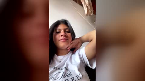 Snapshot of elahia__marquez chatting on 01-12-26, 05:29 Elahia online show from 01-12-26, 05:29