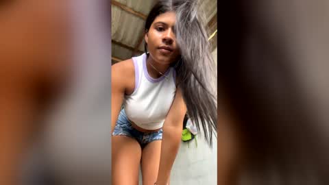 Snapshot of elahia__marquez chatting on 03-23-26, 07:29 Elahia online show from 03-23-26, 07:29