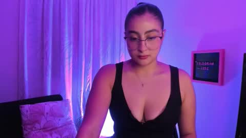 Snapshot of elaia222 chatting on 10-22-25, 03:51 Elaia online show from 10-22-25, 03:51