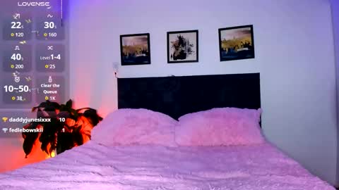 Snapshot of elaia_franc chatting on 10-14-25, 04:19 Elaia franco online show from 10-14-25, 04:19