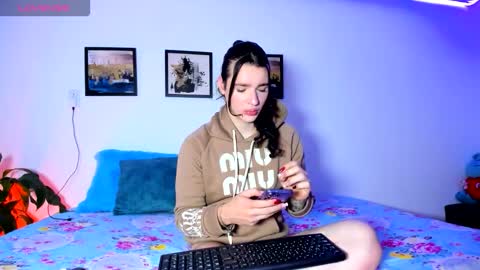 Snapshot of elaia_franc chatting on 11-14-25, 07:12 Elaia franco online show from 11-14-25, 07:12