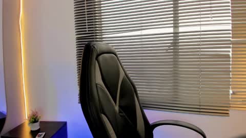 Snapshot of elaia_muller chatting on 12-04-24, 12:03 Elaia online show from 12-04-24, 12:03