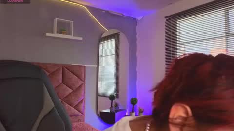 Snapshot of elaia_muller chatting on 03-05-25, 03:18 Elaia online show from 03-05-25, 03:18