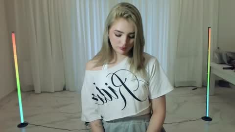 Snapshot of elainaberrong chatting on 03-30-26, 09:54 Ela online show from 03-30-26, 09:54