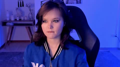 Snapshot of elainebeness chatting on 12-14-24, 07:36 Your sweet girl online show from 12-14-24, 07:36