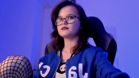 Snapshot of elainebeness chatting on 12-15-24, 01:46 Your sweet girl online show from 12-15-24, 01:46