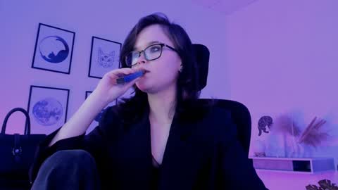 Snapshot of elainebeness chatting on 12-17-24, 07:37 Your sweet girl online show from 12-17-24, 07:37