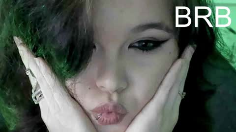 Snapshot of elainebeness chatting on 12-19-24, 08:44 Your sweet girl online show from 12-19-24, 08:44