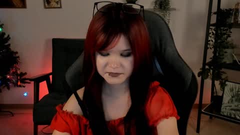 Snapshot of elainebeness chatting on 12-29-24, 12:41 Your sweet girl online show from 12-29-24, 12:41