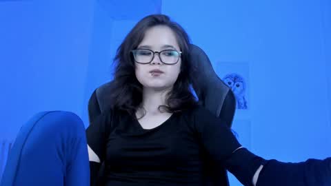 Snapshot of elainebeness chatting on 12-30-24, 12:43 Your sweet girl online show from 12-30-24, 12:43