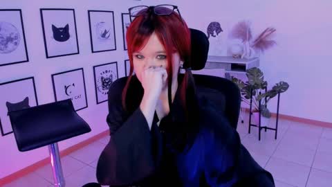 Snapshot of elainebeness chatting on 01-07-25, 07:38 Your sweet girl online show from 01-07-25, 07:38