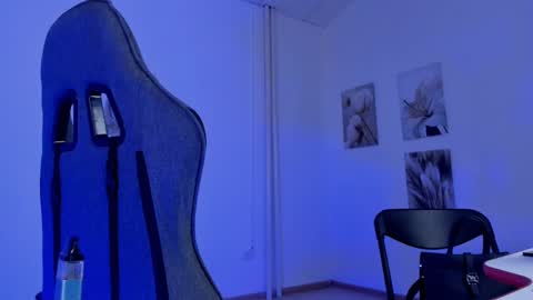 Snapshot of elainebeness chatting on 01-11-25, 04:25 Your sweet girl online show from 01-11-25, 04:25