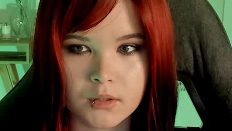 Snapshot of elainebeness chatting on 01-12-25, 04:18 Your sweet girl online show from 01-12-25, 04:18