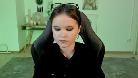 Snapshot of elainebeness chatting on 01-15-25, 07:23 Your sweet girl online show from 01-15-25, 07:23