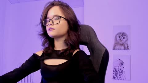 Snapshot of elainebeness chatting on 01-17-25, 07:38 Your sweet girl online show from 01-17-25, 07:38