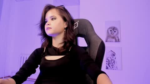 Snapshot of elainebeness chatting on 01-17-25, 10:45 Your sweet girl online show from 01-17-25, 10:45