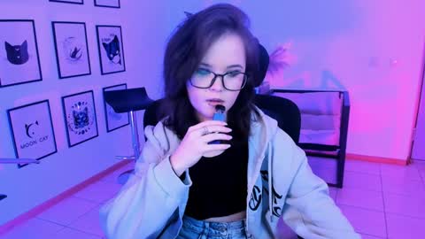 Snapshot of elainebeness chatting on 01-24-25, 07:18 Your sweet girl online show from 01-24-25, 07:18