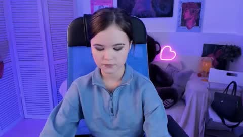 Snapshot of elainebeness chatting on 09-11-25, 07:14 Your sweet girl online show from 09-11-25, 07:14