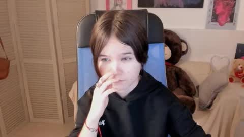 Snapshot of elainebeness chatting on 09-19-25, 09:04 Your sweet girl online show from 09-19-25, 09:04