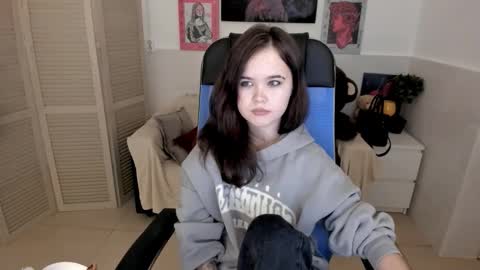 Snapshot of elainebeness chatting on 09-30-25, 08:25 Your sweet girl online show from 09-30-25, 08:25