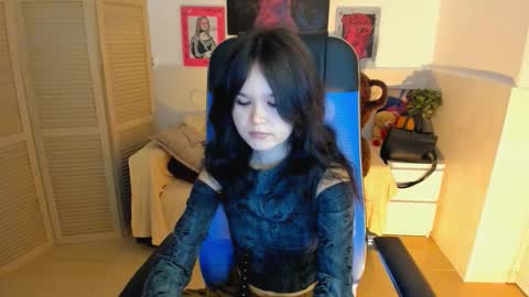 Snapshot of elainebeness chatting on 10-17-25, 07:27 Your sweet girl online show from 10-17-25, 07:27