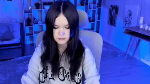 Snapshot of elainebeness chatting on 10-22-25, 08:19 Your sweet girl online show from 10-22-25, 08:19