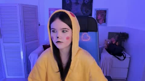 Snapshot of elainebeness chatting on 11-08-25, 08:07 Your sweet girl online show from 11-08-25, 08:07