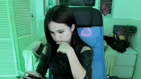 Snapshot of elainebeness chatting on 11-11-25, 07:58 Your sweet girl online show from 11-11-25, 07:58