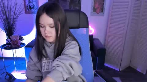 Snapshot of elainebeness chatting on 11-27-25, 11:29 Your sweet girl online show from 11-27-25, 11:29