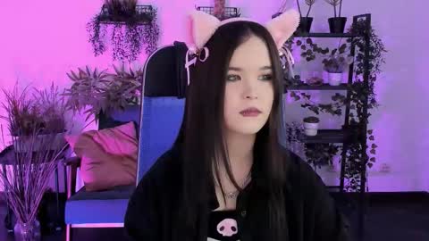 Snapshot of elainebeness chatting on 12-17-25, 08:15 Your sweet girl online show from 12-17-25, 08:15