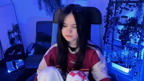 Snapshot of elainebeness chatting on 05-26-26, 11:12 Your sweet girl online show from 05-26-26, 11:12