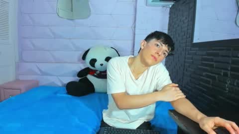 Elan Giralon online show from 11-25-25, 10:54