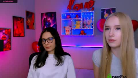 Snapshot of elani_grey chatting on 02-26-26, 10:03 elani online show from 02-26-26, 10:03