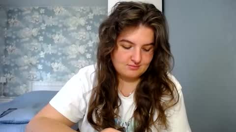 Elanis online show from 06-08-26, 01:33