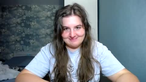 Snapshot of elanis_blair chatting on 07-15-26, 06:57 Elanis online show from 07-15-26, 06:57