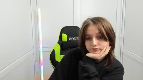 Evie online show from 04-12-26, 07:02