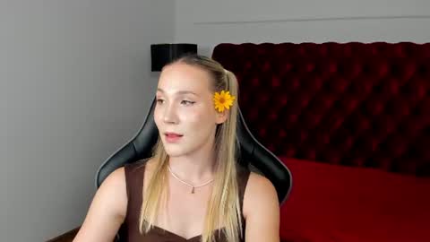 Snapshot of elaravoltage chatting on 07-08-26, 05:17 elaravoltage online show from 07-08-26, 05:17