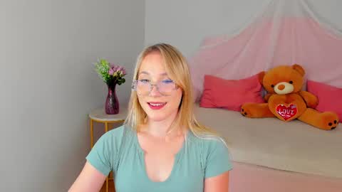 Snapshot of elaravoltage chatting on 07-11-26, 05:04 elaravoltage online show from 07-11-26, 05:04