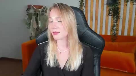 Snapshot of elaravoltage chatting on 07-16-26, 05:08 elaravoltage online show from 07-16-26, 05:08