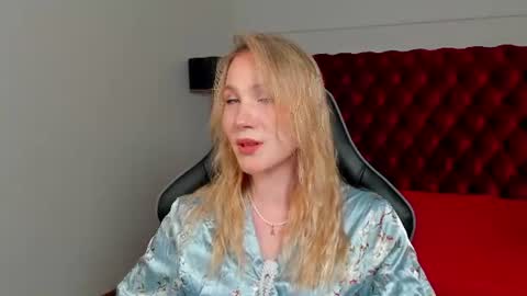 Snapshot of elaravoltage chatting on 07-17-26, 05:07 elaravoltage online show from 07-17-26, 05:07