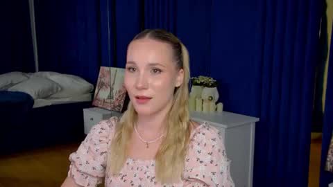 Snapshot of elaravoltage chatting on 07-18-26, 05:17 elaravoltage online show from 07-18-26, 05:17