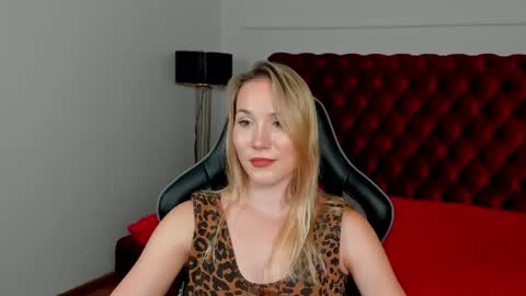 Snapshot of elaravoltage chatting on 07-28-26, 02:13 elaravoltage online show from 07-28-26, 02:13