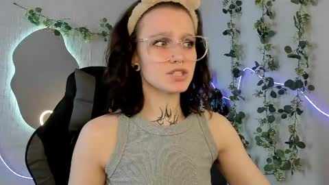 elastikiss online show from 04-22-26, 07:00