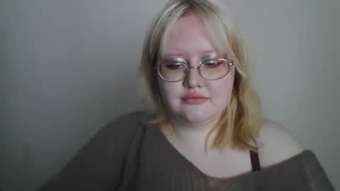 Snapshot of elayne_sweet chatting on 03-06-26, 08:11 elayne_sweet online show from 03-06-26, 08:11