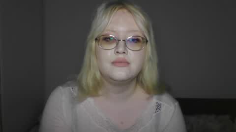 elayne_sweet online show from 05-17-26, 06:00