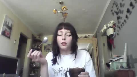 Snapshot of elaynetanton chatting on 05-04-26, 01:07 Lia online show from 05-04-26, 01:07