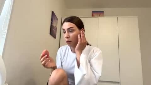 Mia online show from 07-08-26, 12:42