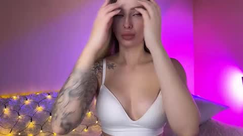 Ella online show from 10-14-25, 10:16