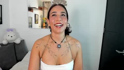 Snapshot of electra_hunt chatting on 05-08-26, 01:22 Electra- Please help me reach 100 likes online show from 05-08-26, 01:22