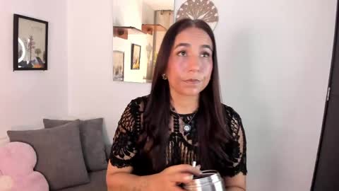 Snapshot of electra_hunt chatting on 05-24-26, 01:43 Electra- Please help me reach 100 likes online show from 05-24-26, 01:43